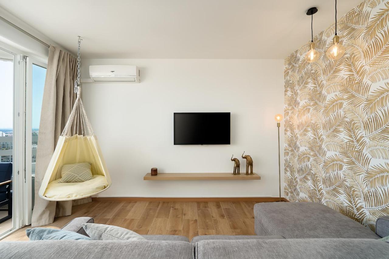 Charming Apartment W/ Pool & Balcony In Portimao By Lovelystay Exterior photo